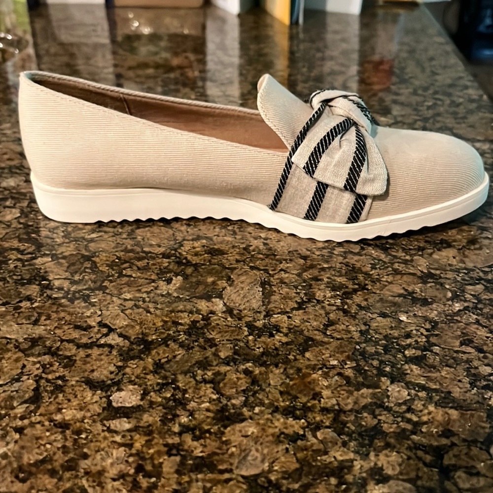 Brand new never worn, super comfortable flats!